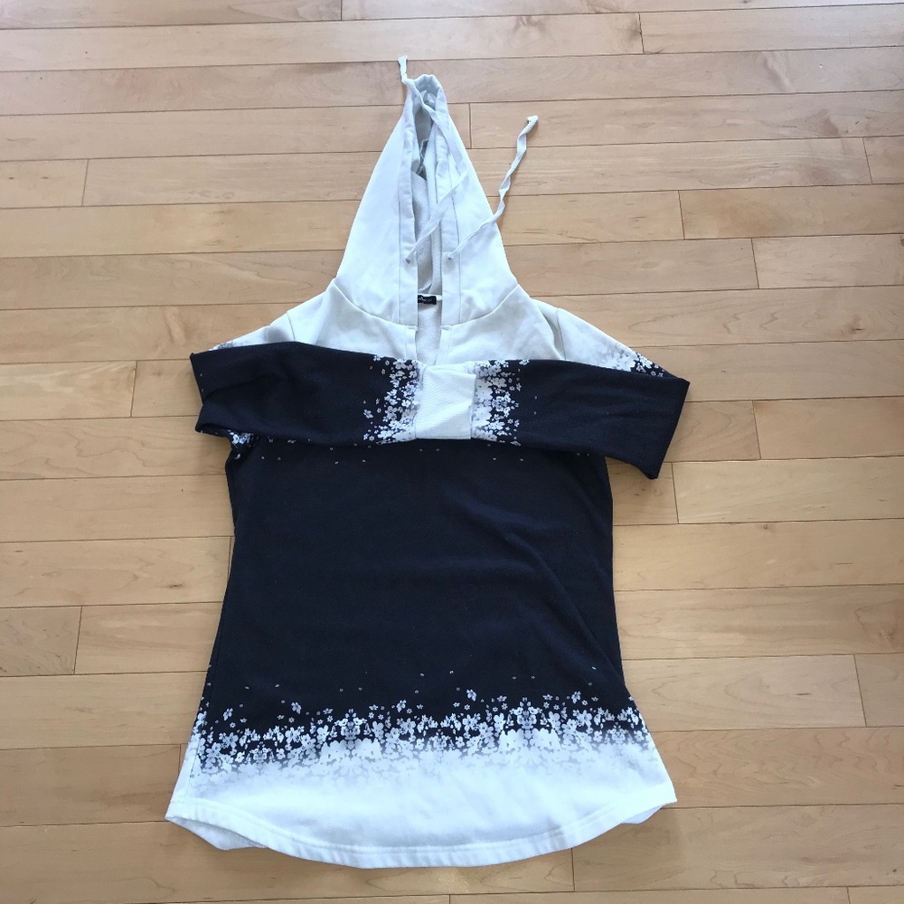 Woman’s V-Neck Black and White Floral Print Hoodie